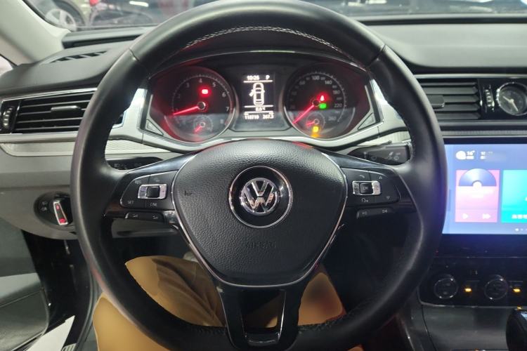Used Volkswagen Passat 2017 280TSI DSG Luxury Edition Steering Wheel