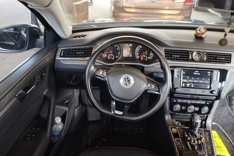 Used Volkswagen Passat 2017 330TSI DSG Luxury Edition Steering Wheel