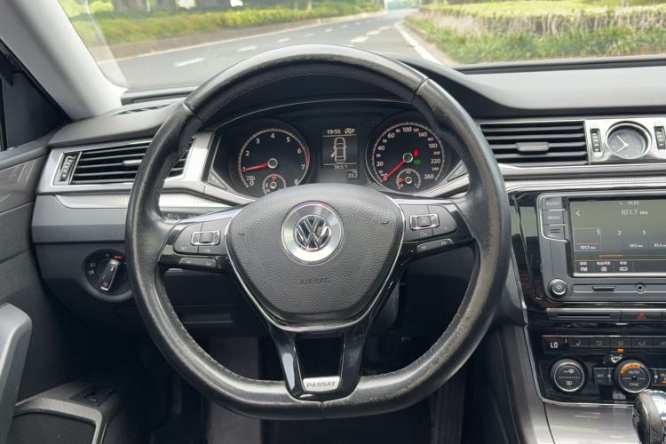 Used Volkswagen Passat 2017 330TSI DSG Luxury Edition Steering Wheel