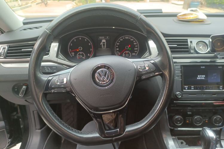 Used Volkswagen Passat 2017 330TSI DSG Luxury Edition Steering Wheel