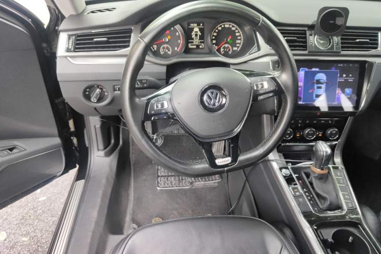 Used Volkswagen Passat 2017 330TSI DSG Luxury Edition Steering Wheel