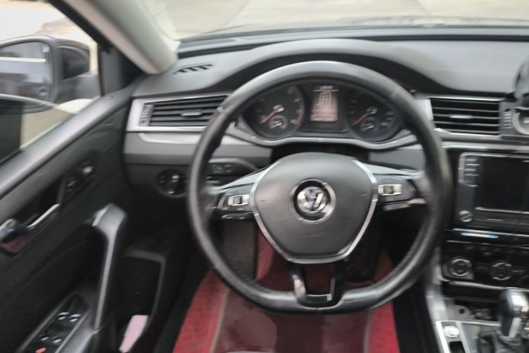 Used Volkswagen Passat 2017 330TSI DSG Luxury Edition Steering Wheel