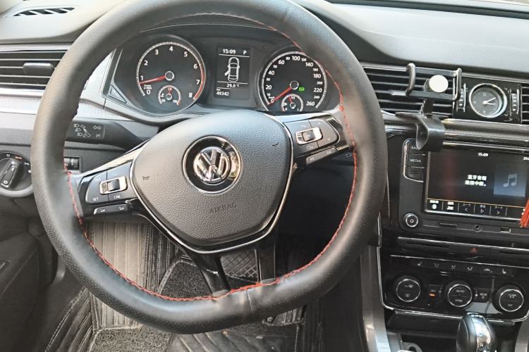 Used Volkswagen Passat 2017 330TSI DSG Luxury Edition Steering Wheel