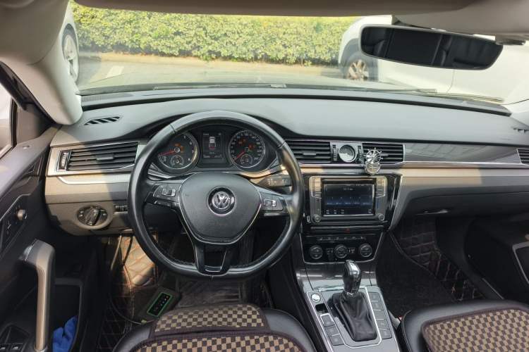 Used Volkswagen Passat 2017 330TSI DSG Prestige Edition Steering Wheel