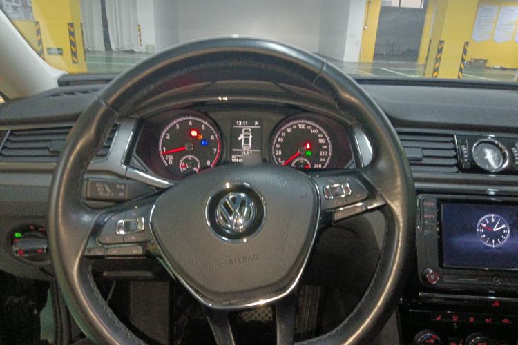 Used Volkswagen Passat 2017 330TSI DSG Luxury Edition Steering Wheel