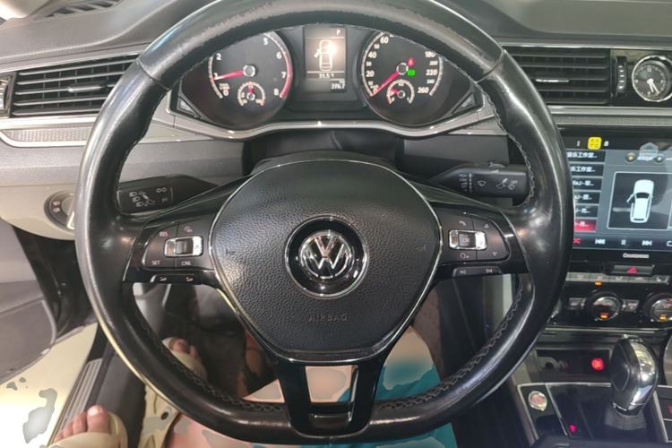 Used Volkswagen Passat 2017 280TSI DSG Luxury Edition Steering Wheel