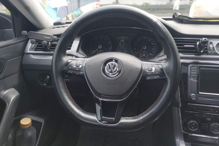 Used Volkswagen Passat 2017 280TSI DSG Luxury Edition Steering Wheel