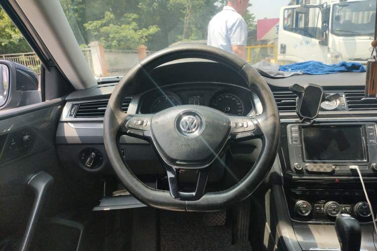 Used Volkswagen Passat 2017 330TSI DSG Luxury Edition Steering Wheel
