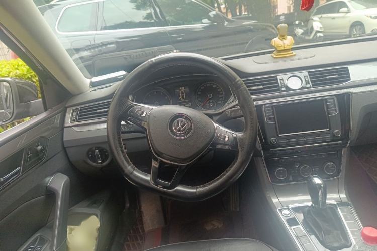 Used Volkswagen Passat 2017 330TSI DSG Luxury Edition Steering Wheel
