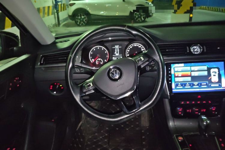 Used Volkswagen Passat 2017 330TSI DSG Luxury Edition Steering Wheel