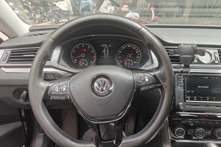 Used Volkswagen Passat 2017 330TSI DSG Luxury Edition Steering Wheel