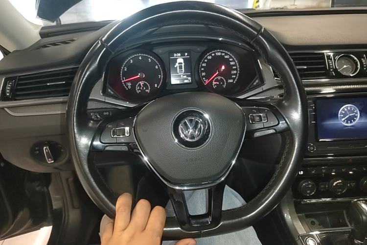 Used Volkswagen Passat 2017 330TSI DSG Luxury Edition Steering Wheel