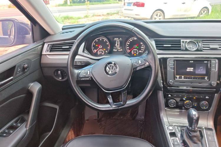 Used Volkswagen Passat 2017 330TSI DSG Luxury Edition Steering Wheel