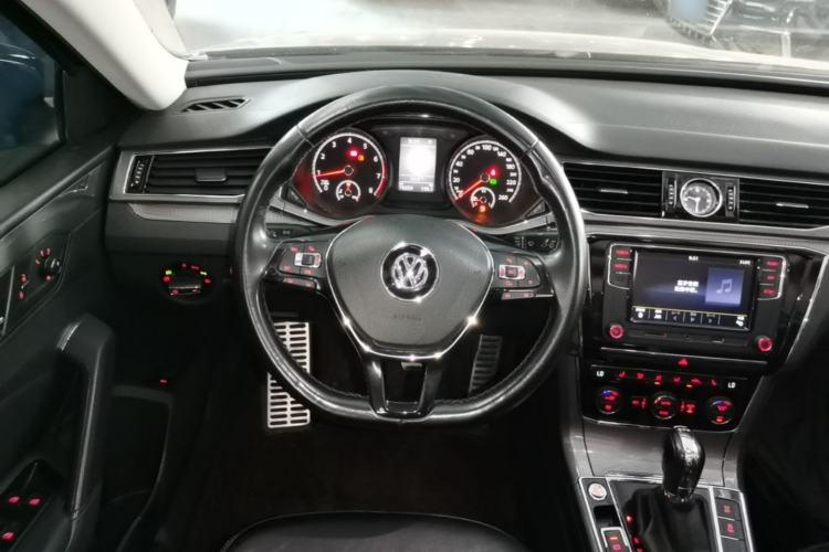 Used Volkswagen Passat 2017 330TSI DSG Luxury Edition Steering Wheel