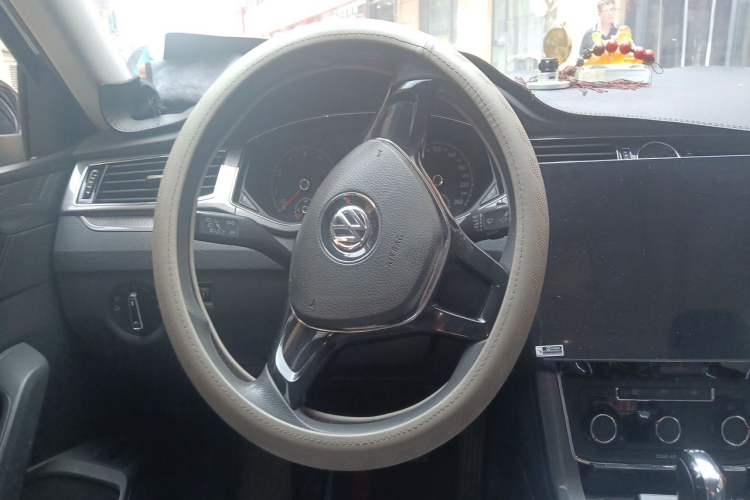 Used Volkswagen Passat 2017 280TSI DSG Luxury Edition Steering Wheel