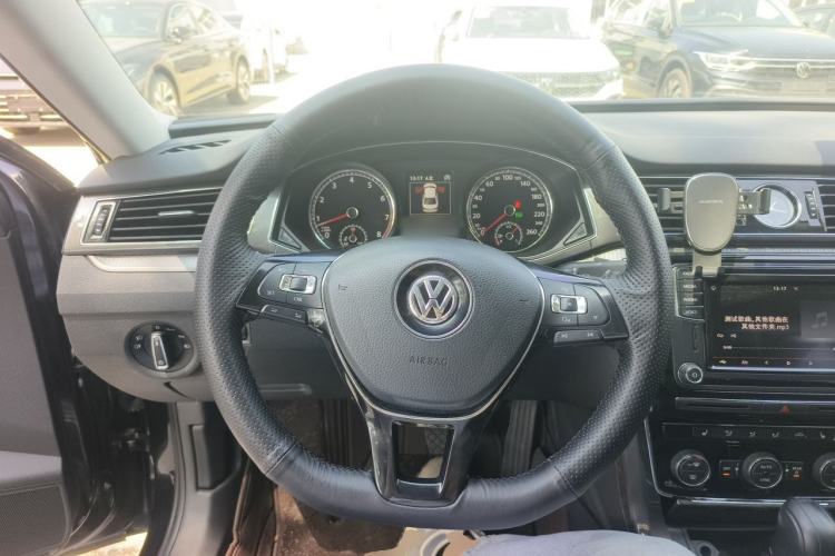 Used Volkswagen Passat 2017 330TSI DSG Luxury Edition Steering Wheel