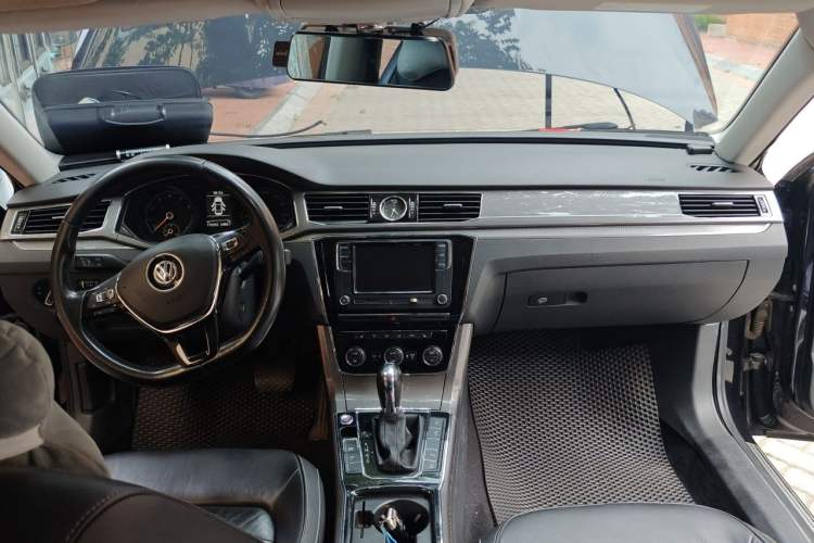 Used Volkswagen Passat 2017 330TSI DSG Luxury Edition Steering Wheel