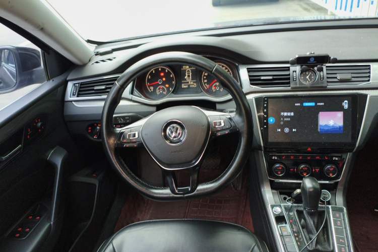 Used Volkswagen Passat 2017 330TSI DSG Luxury Edition Steering Wheel