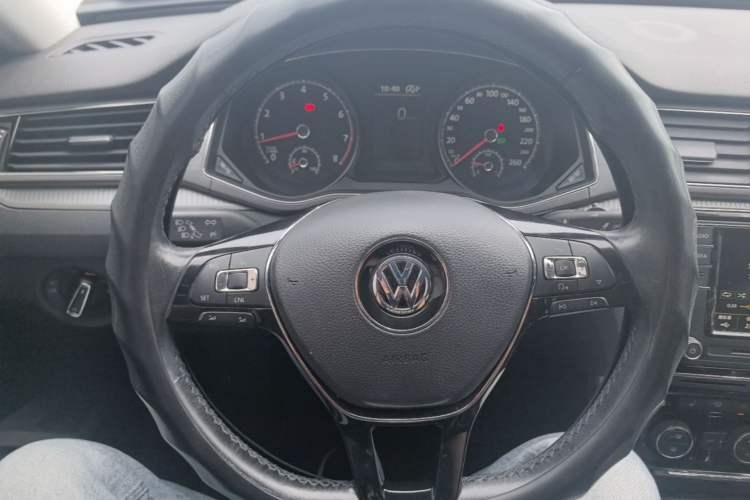 Used Volkswagen Passat 2017 330TSI DSG Luxury Edition Steering Wheel