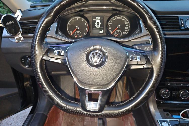 Used Volkswagen Passat 2017 330TSI DSG Luxury Edition Steering Wheel