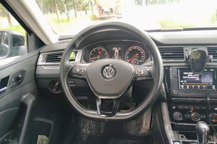 Used Volkswagen Passat 2017 330TSI DSG Luxury Edition Steering Wheel