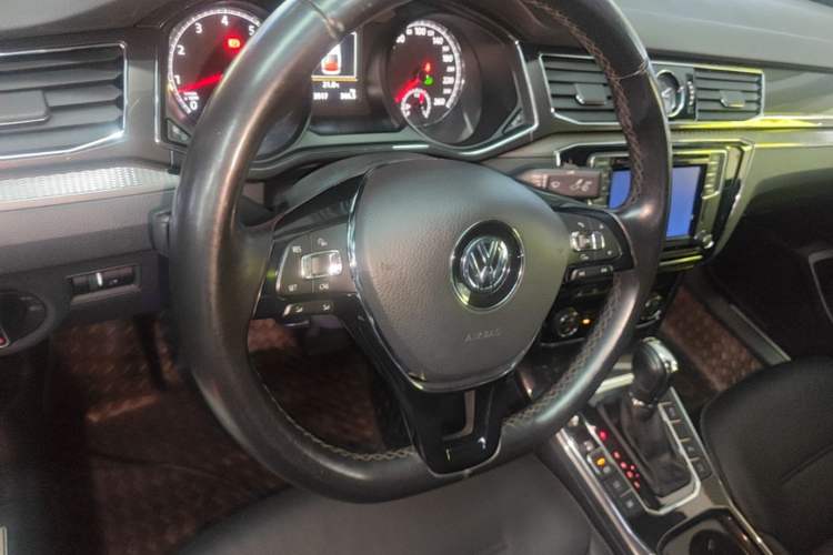 Used Volkswagen Passat 2017 330TSI DSG Luxury Edition Steering Wheel