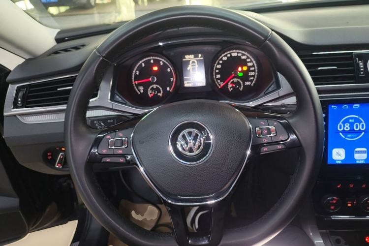 Used Volkswagen Passat 2017 330TSI DSG Luxury Edition Steering Wheel