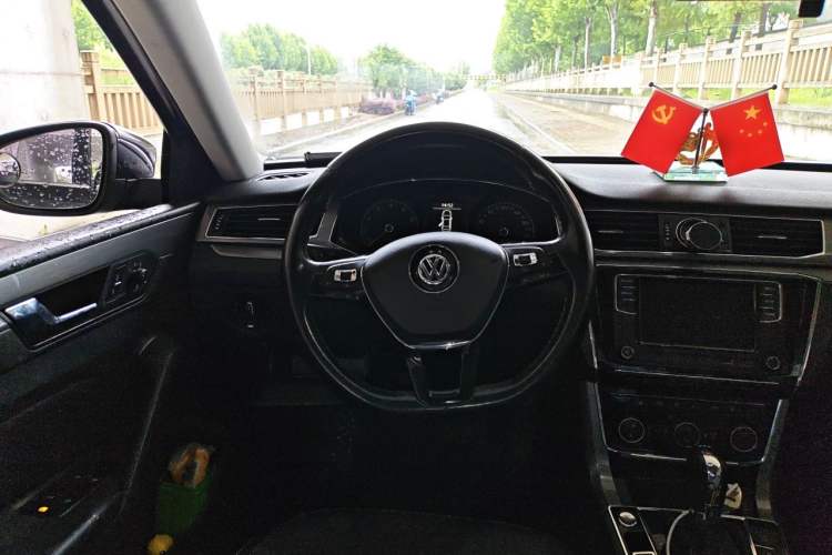 Used Volkswagen Passat 2017 330TSI DSG Luxury Edition Steering Wheel