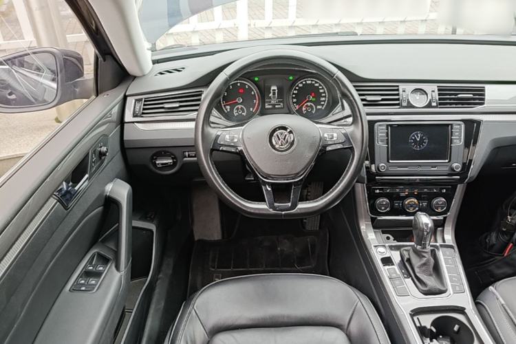 Used Volkswagen Passat 2017 330TSI DSG Luxury Edition Steering Wheel