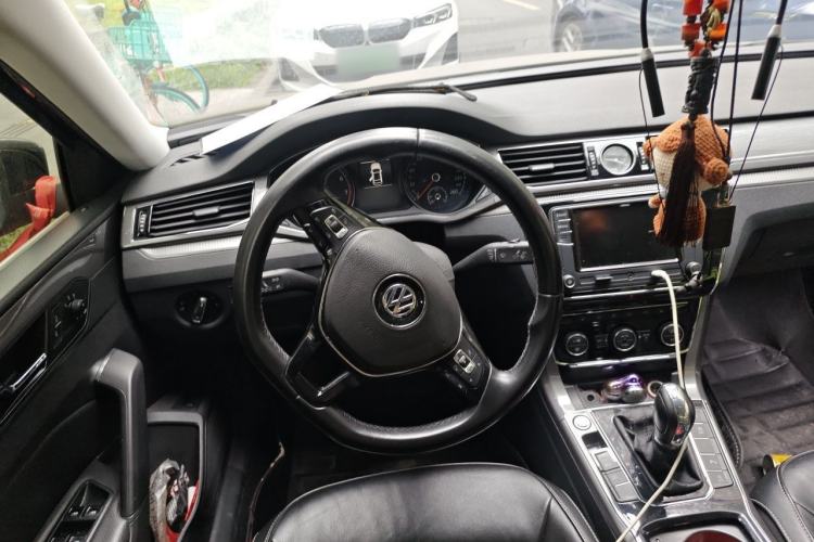 Used Volkswagen Passat 2017 330TSI DSG Luxury Edition Steering Wheel