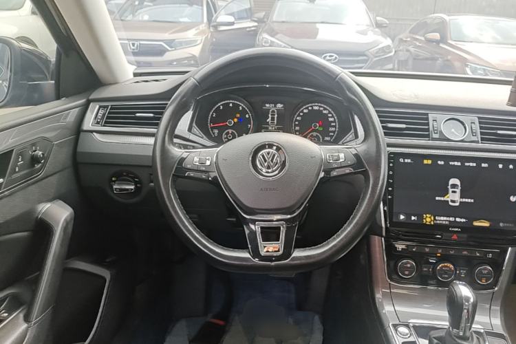 Used Volkswagen Passat 2017 330TSI DSG Luxury Edition Steering Wheel