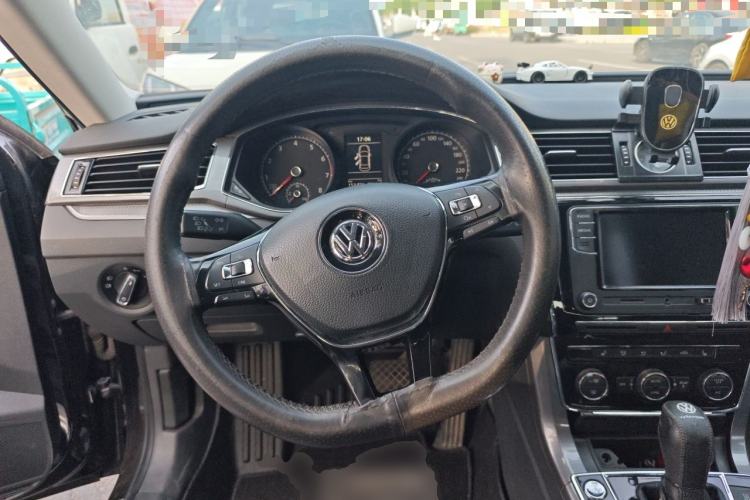 Used Volkswagen Passat 2017 280TSI DSG Luxury Edition Steering Wheel