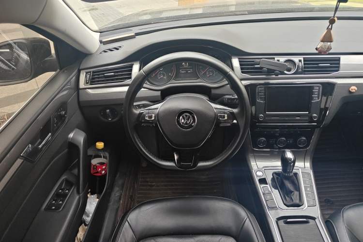Used Volkswagen Passat 2017 330TSI DSG Luxury Edition Steering Wheel