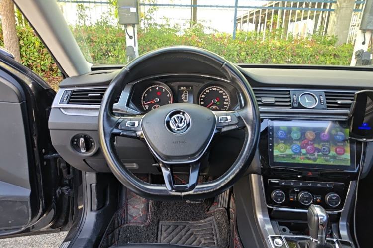 Used Volkswagen Passat 2017 330TSI DSG Luxury Edition Steering Wheel
