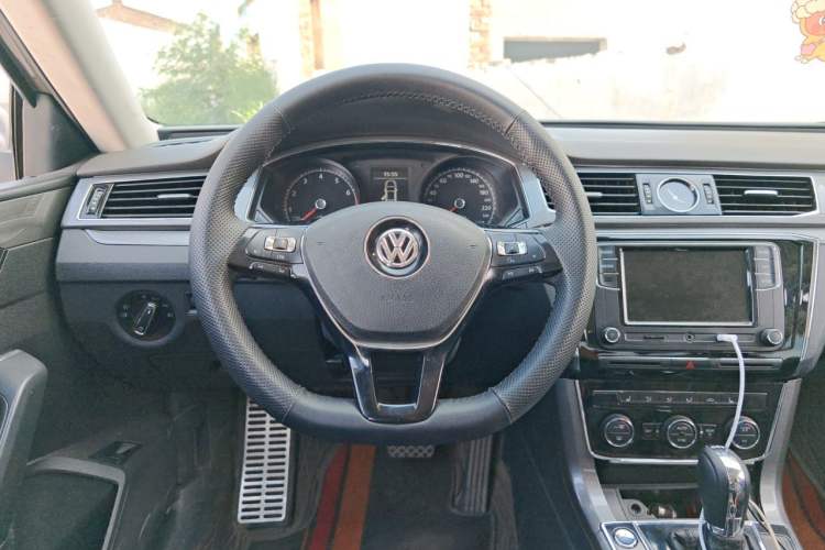 Used Volkswagen Passat 2017 330TSI DSG Luxury Edition Steering Wheel