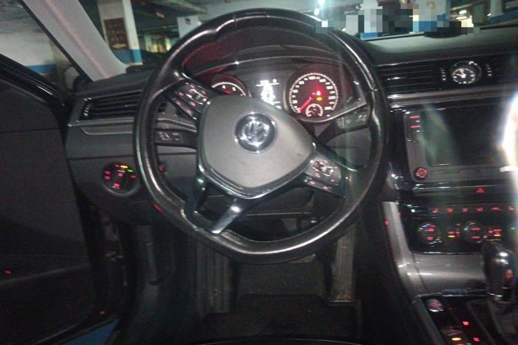 Used Volkswagen Passat 2017 330TSI DSG Luxury Edition Steering Wheel