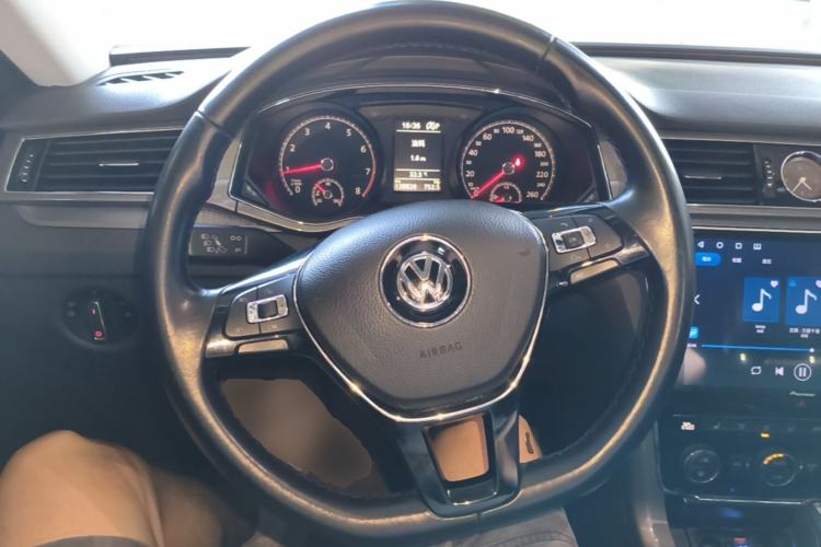Used Volkswagen Passat 2017 330TSI DSG Luxury Edition Steering Wheel