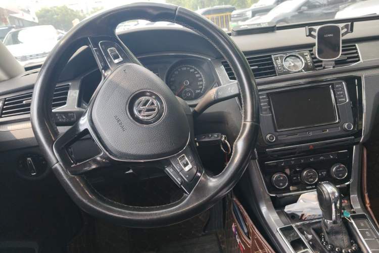 Used Volkswagen Passat 2017 330TSI DSG Luxury Edition Steering Wheel