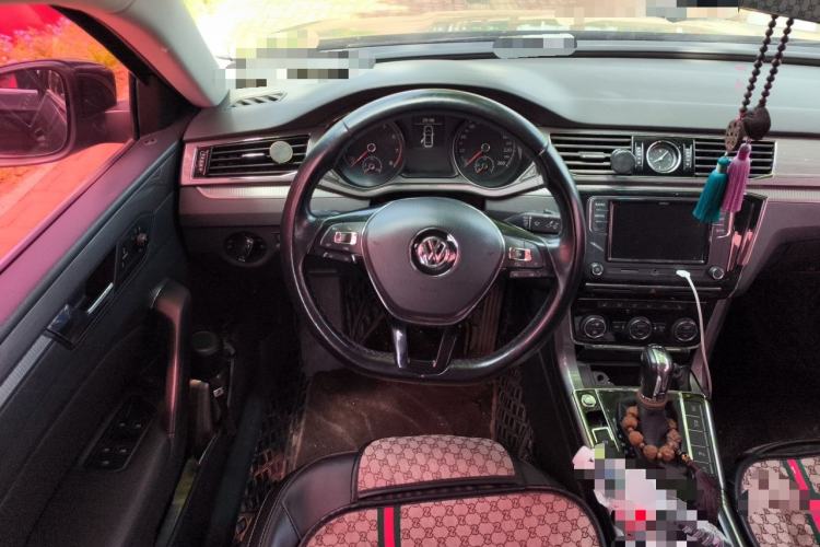 Used Volkswagen Passat 2017 280TSI DSG Luxury Edition Steering Wheel