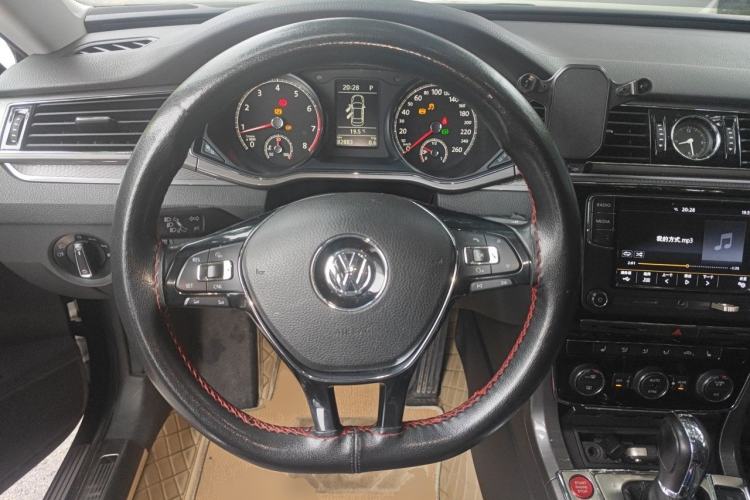 Used Volkswagen Passat 2017 280TSI DSG Luxury Edition Steering Wheel