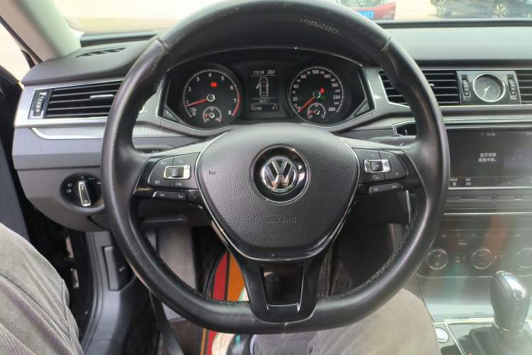 Used Volkswagen Passat 2017 330TSI DSG Luxury Edition Steering Wheel