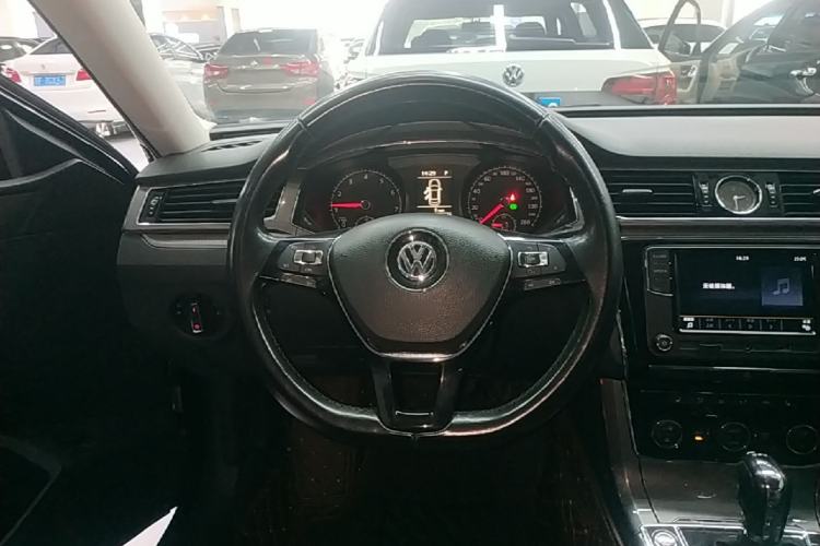 Used Volkswagen Passat 2017 330TSI DSG Luxury Edition Steering Wheel