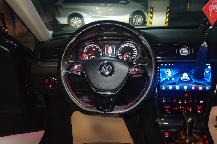 Used Volkswagen Passat 2017 330TSI DSG Prestige Edition Steering Wheel