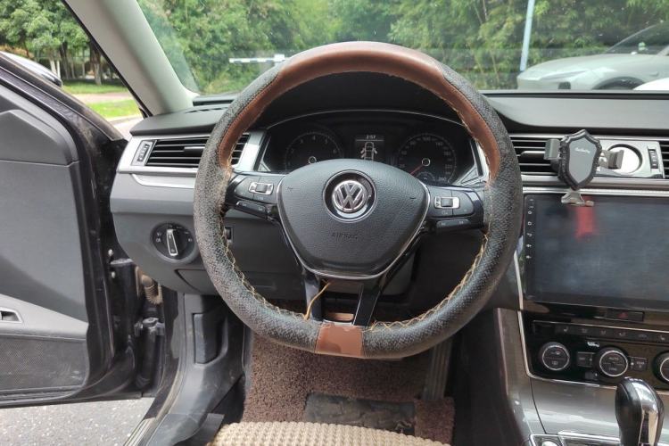 Used Volkswagen Passat 2017 330TSI DSG Luxury Edition Steering Wheel