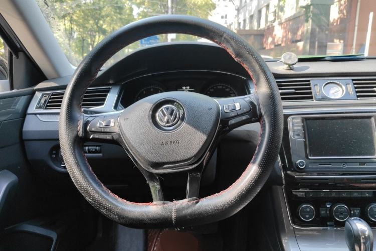 Used Volkswagen Passat 2017 330TSI DSG Luxury Edition Steering Wheel