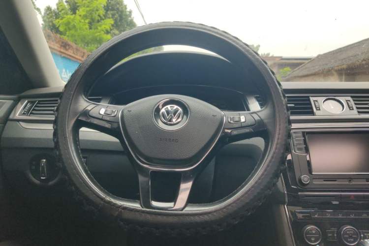 Used Volkswagen Passat 2017 330TSI DSG Luxury Edition Steering Wheel