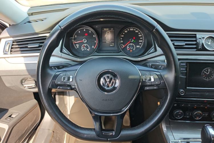 Used Volkswagen Passat 2017 330TSI DSG Luxury Edition Steering Wheel