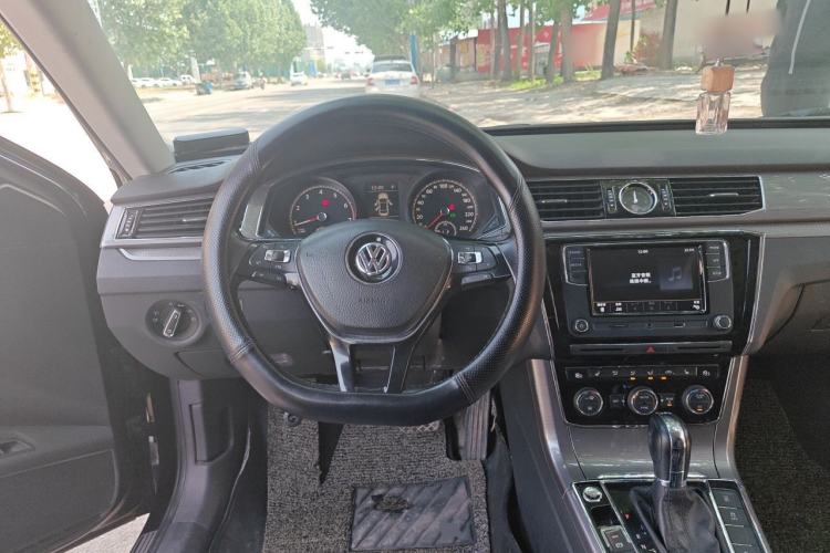 Used Volkswagen Passat 2017 330TSI DSG Luxury Edition Steering Wheel