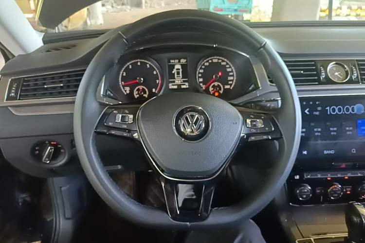 Used Volkswagen Passat 2017 330TSI DSG Luxury Edition Steering Wheel