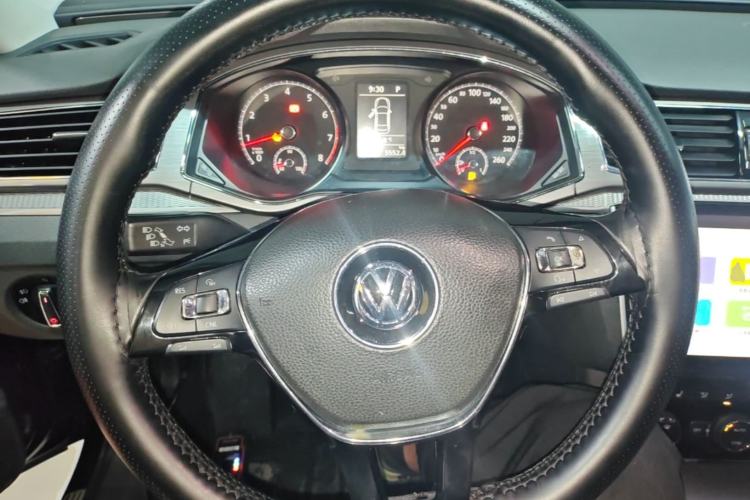 Used Volkswagen Passat 2017 330TSI DSG Luxury Edition Steering Wheel